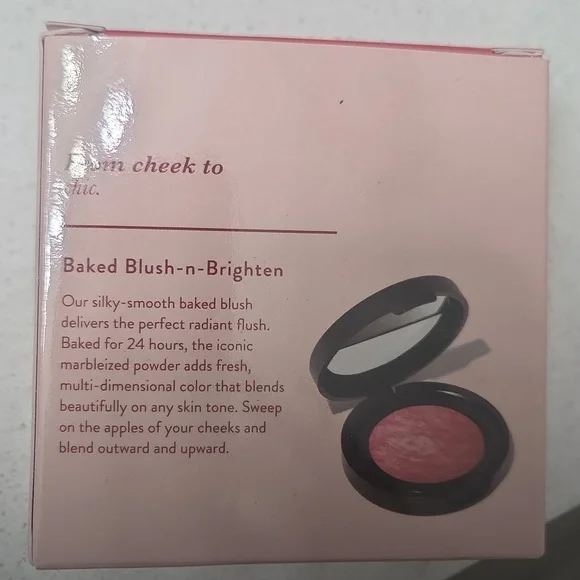 Laura Geller Baked Blush-N-Brighten Marbleized Blush In Sunlit Rose - Picture 3 of 7